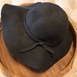 Felt Floppy Hat Grey from Francesca’s Boutique